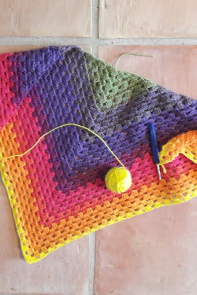 HALF GRANNY SQUARE SHAWL (crochet n°4)