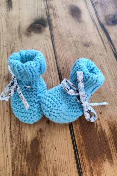 Ensemble de naissance bleu azur (béguin, chaussons, moufles) 0-3 mois