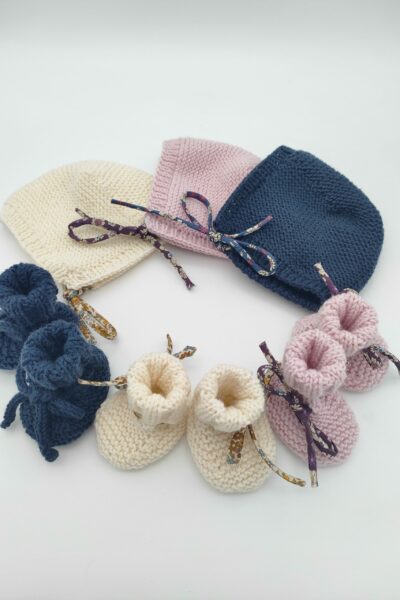 Chaussons “Eglantine” en pure laine mérinos avec cordon Liberty – Tailles 0 à 9 mois – Nombreux coloris
