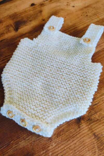 Barboteuse « petit lutin » en pur mérinos écrue – taille 0-3 mois