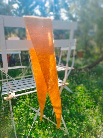 Le p'tit foulard d'été en chanvre ocre jaune – Image 2