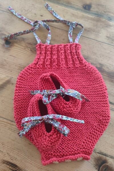 Ballerines en pur coton rubans « Liberty » coloris « cerise » (Taille naissance-3 mois)