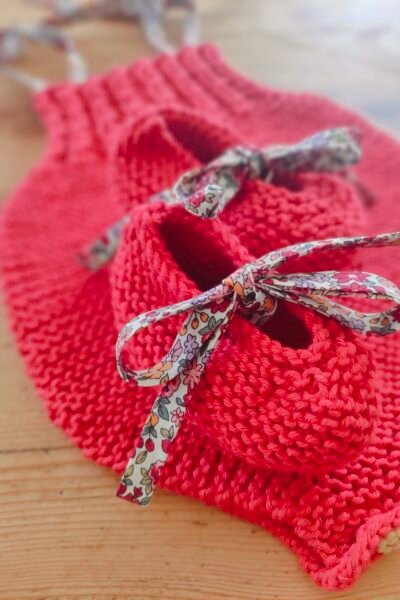 Ballerines en pur coton rubans « Liberty » coloris « cerise » (Taille naissance-3 mois)