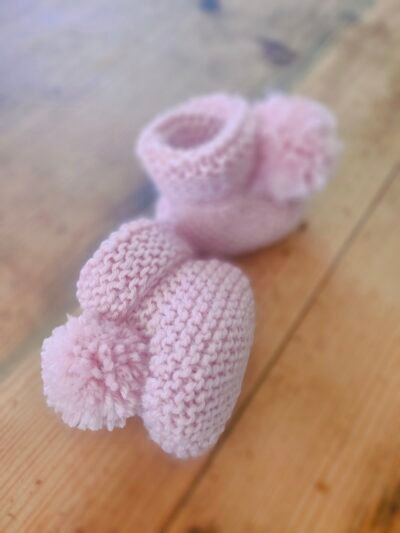 Les Pom-Pom Booties en laine peignée et acrylique - 0-3 mois - coloris écru, bleu ciel, jaune paille, rose – Image 11
