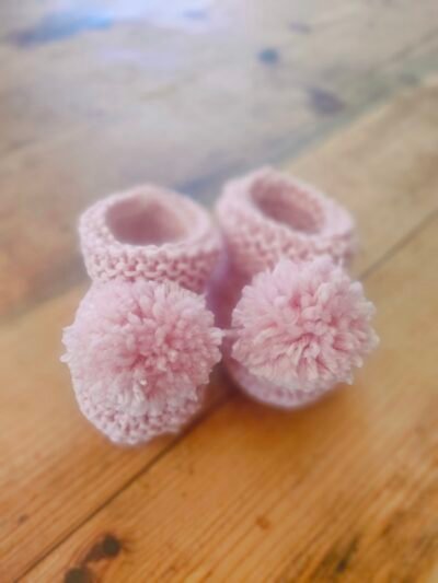 Les Pom-Pom Booties en laine peignée et acrylique - 0-3 mois - coloris écru, bleu ciel, jaune paille, rose – Image 12