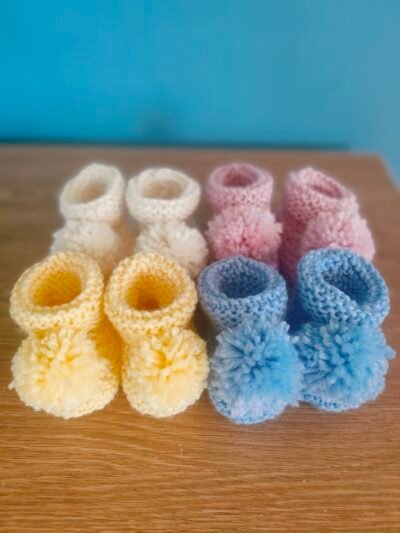 Les Pom-Pom Booties en laine peignée et acrylique - 0-3 mois - coloris écru, bleu ciel, jaune paille, rose – Image 13