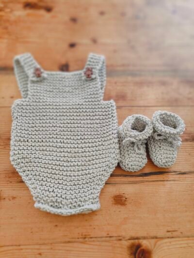 Ensemble "petit lutin" barboteuse et chaussons montants en coton - Tailles 0 à 6 mois - Nombreux coloris – Image 2