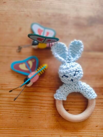 Hochet lapin en coton avec anneau de dentition en bois de hêtre – Image 5