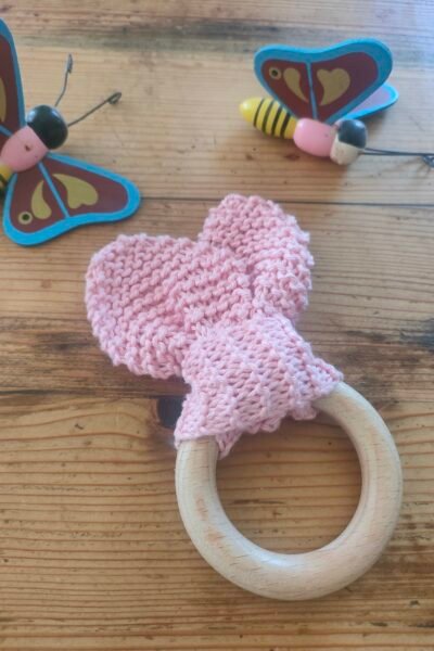 Hochet oreilles de lapin en cotonrose avec anneau de dentition en bois de hêtre (petit modèle)