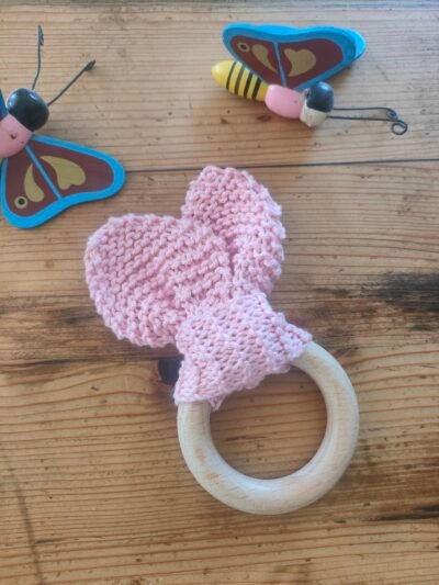 Hochet oreilles de lapin en cotonrose avec anneau de dentition en bois de hêtre (petit modèle)