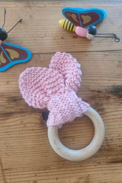Hochet oreilles de lapin en cotonrose avec anneau de dentition en bois de hêtre (petit modèle)