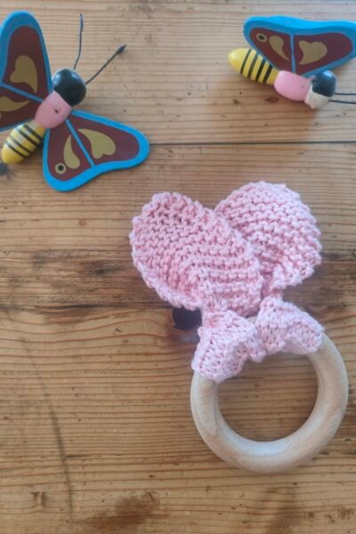 Hochet oreilles de lapin en cotonrose avec anneau de dentition en bois de hêtre (petit modèle)