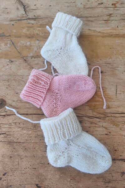 Chaussettes à pompons en mérinos (naissance-3 mois)