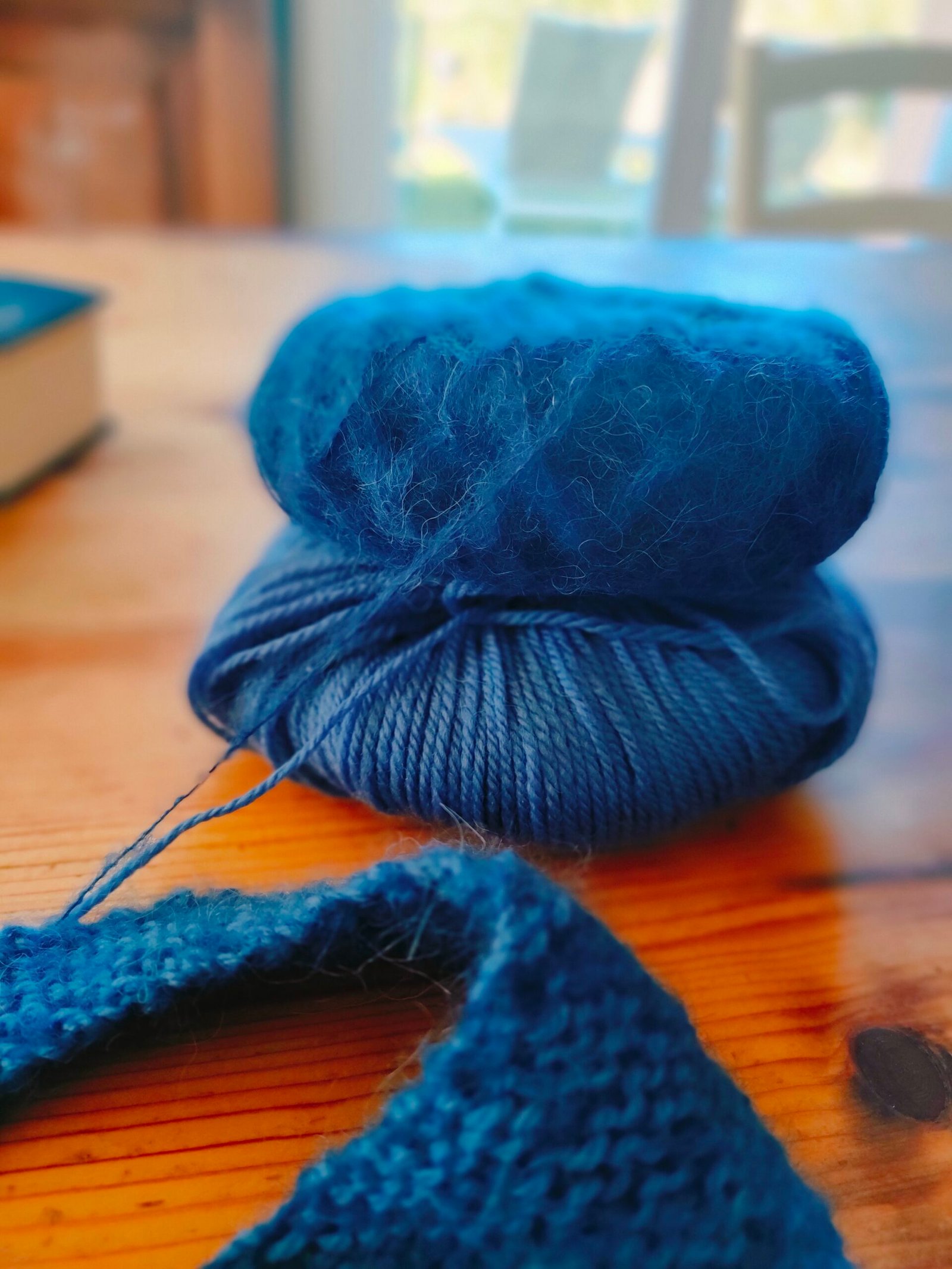 Le petit châle "doudou" bleu nuit – Image 6