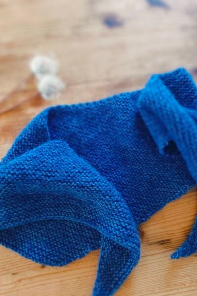 Le petit châle « doudou » bleu nuit