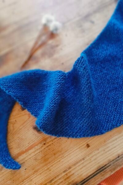 Le petit châle « doudou » bleu nuit