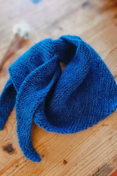Le petit châle « doudou » bleu nuit