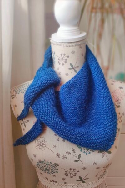 Le petit châle « doudou » bleu nuit