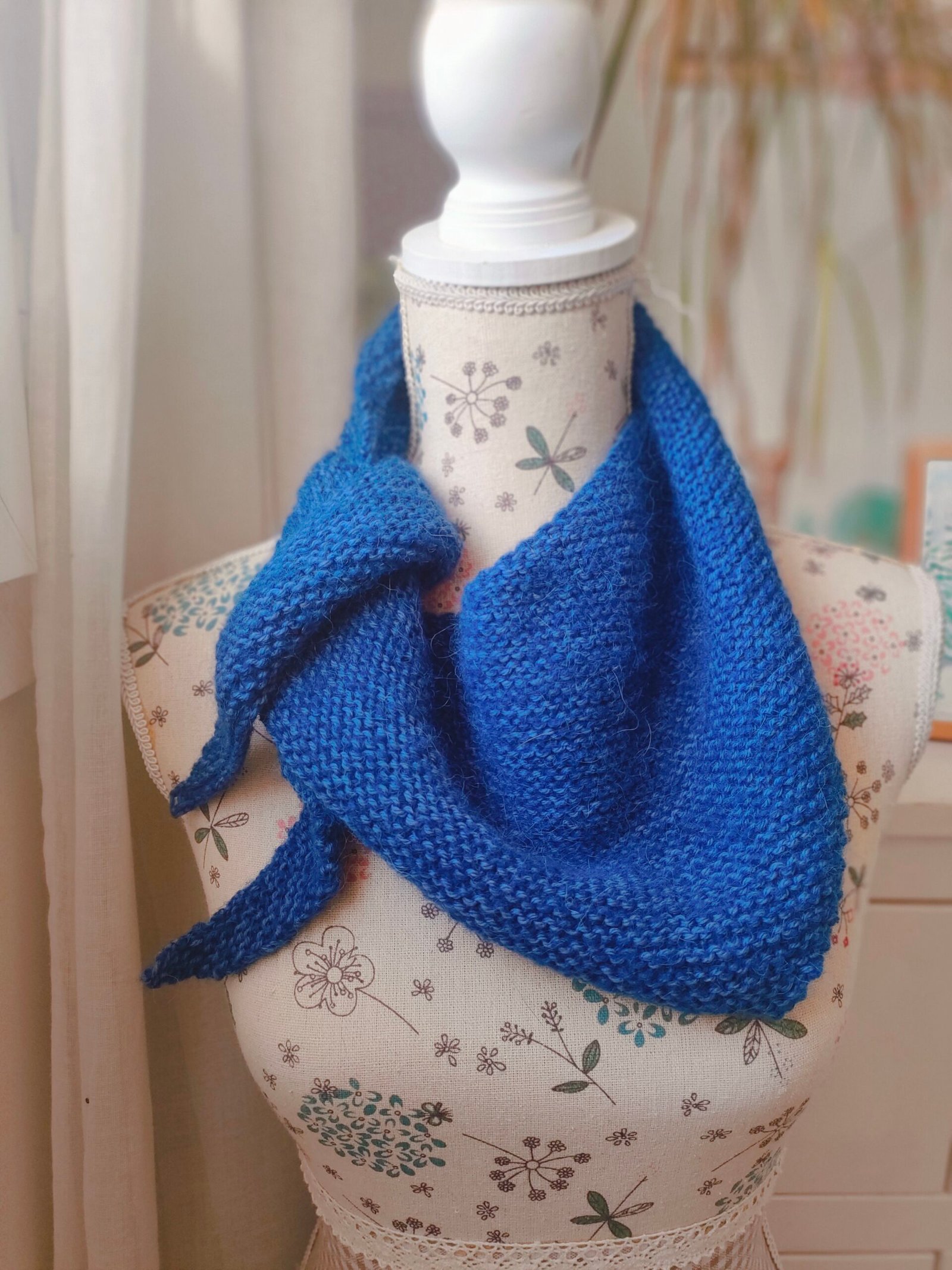 Le petit châle "doudou" bleu nuit