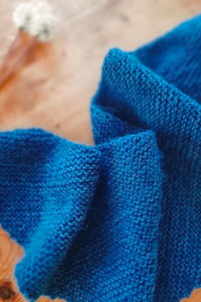 Le petit châle « doudou » bleu nuit