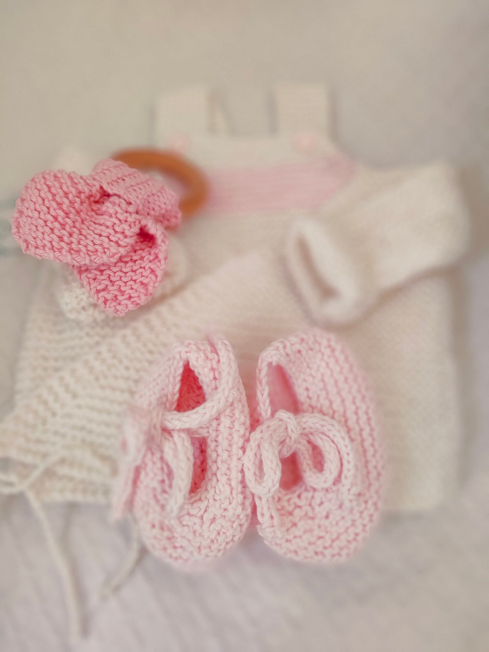 Ensemble naissance bébé en coton - brassière, barboteuse et ballerines - Naissance-3 mois – Image 2