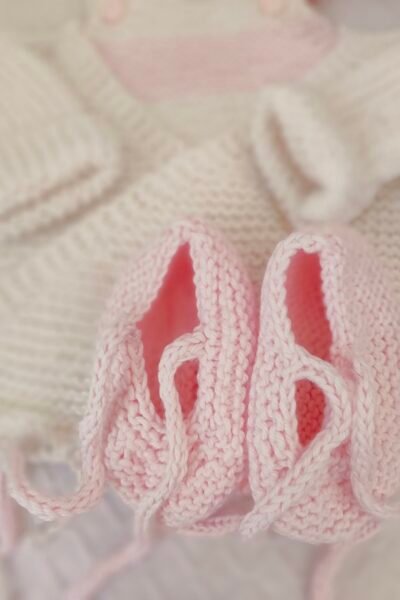 Ensemble naissance bébé en coton – brassière, barboteuse et ballerines – Naissance-3 mois