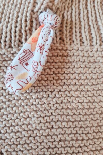 Ensemble bébé Bloomer à bretelles, ballerines et hochet – beige sable – 0-3 mois – 100 % coton